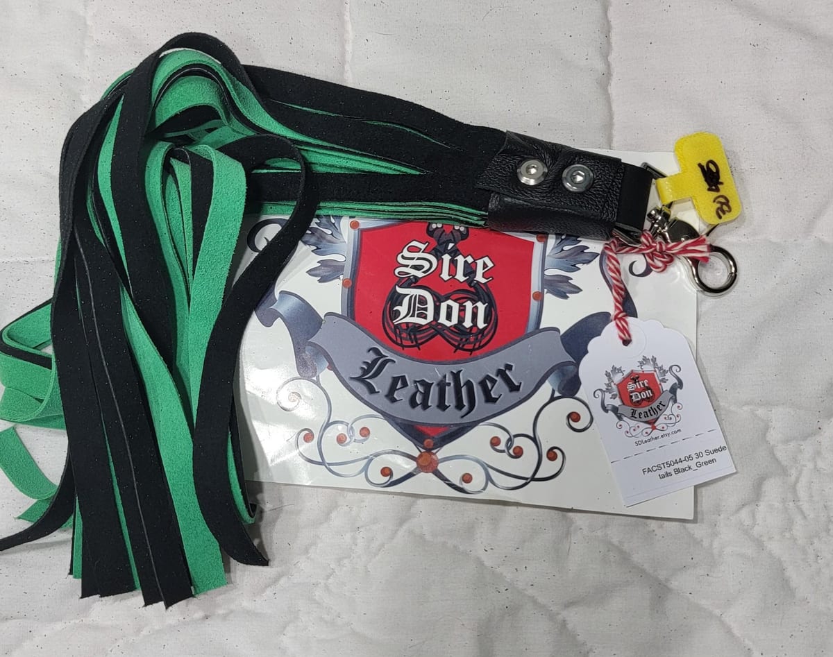 30 Suede tails Black_Green — photograph 1