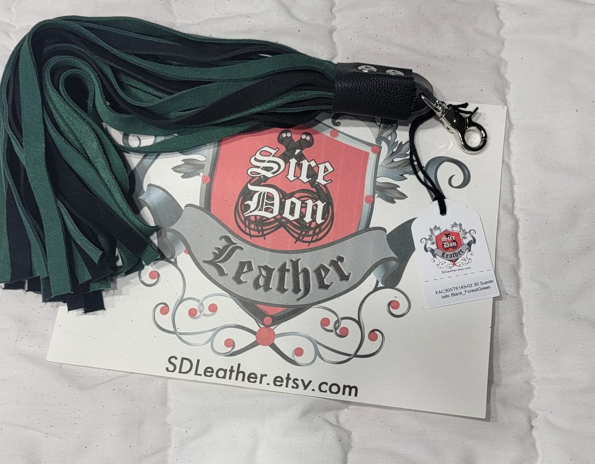 30 Suede tails Black_ForestGreen — photograph 1