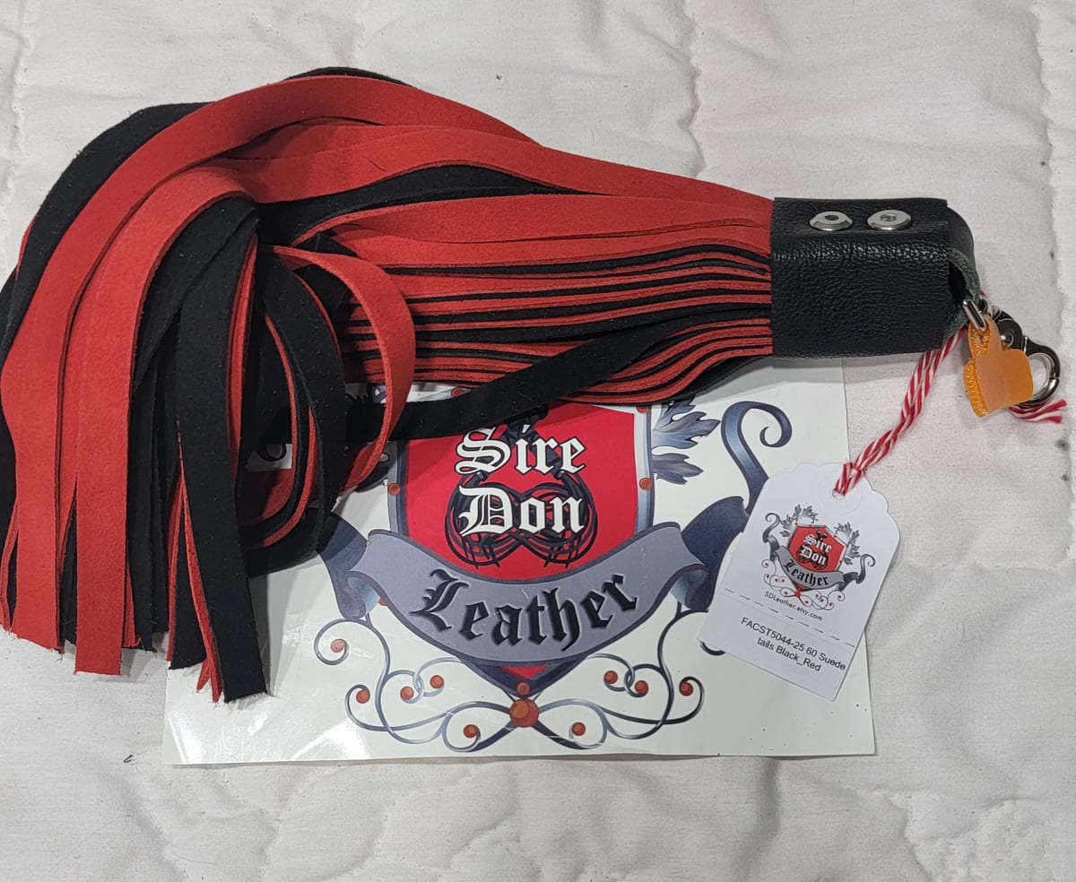 60 Suede tails Black_Red — photograph 1