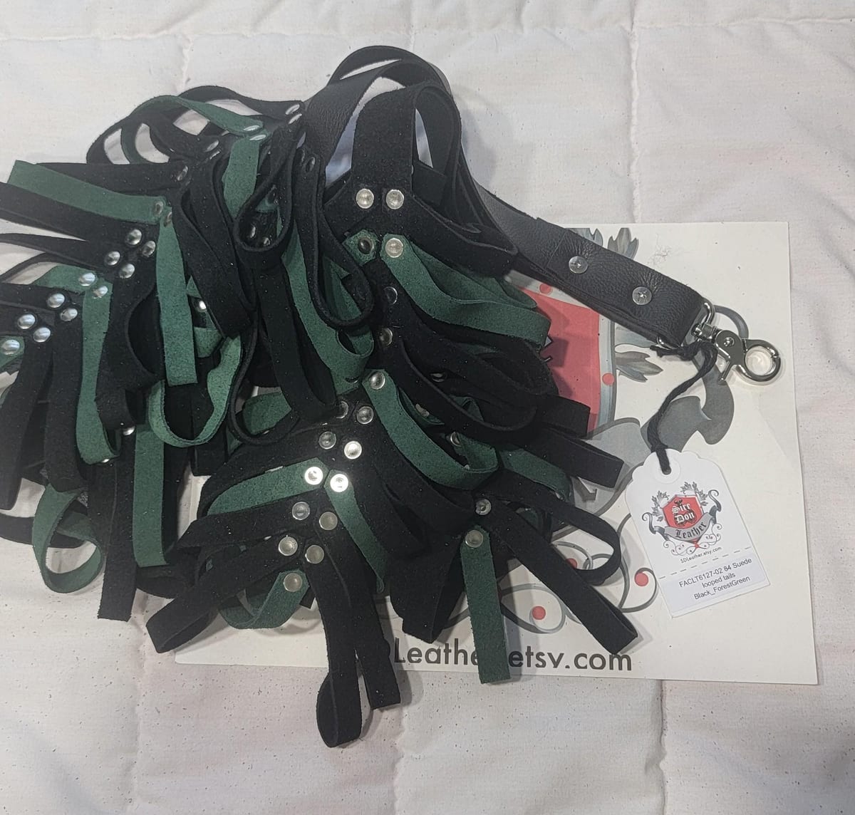 84 Suede looped tails Black_ForestGreen — photograph 1