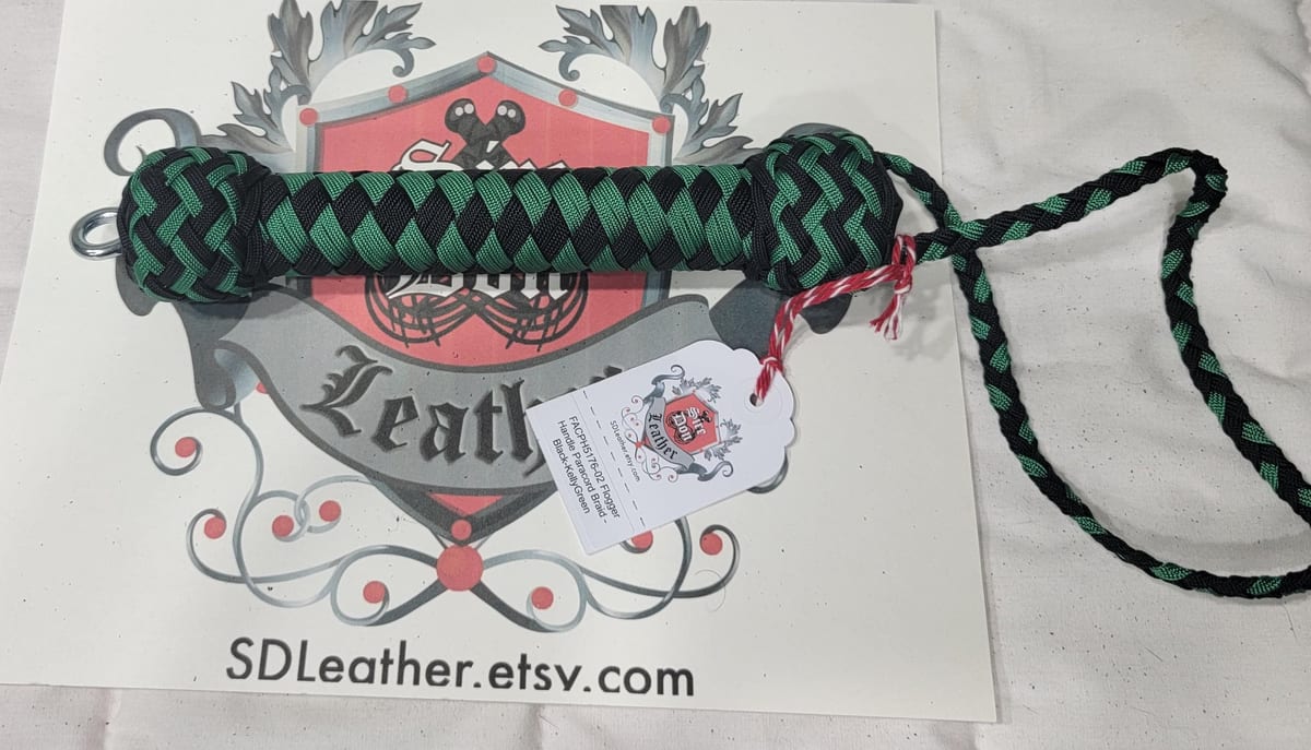 Flogger Handle Paracord Braid - Black-KellyGreen — photograph 1