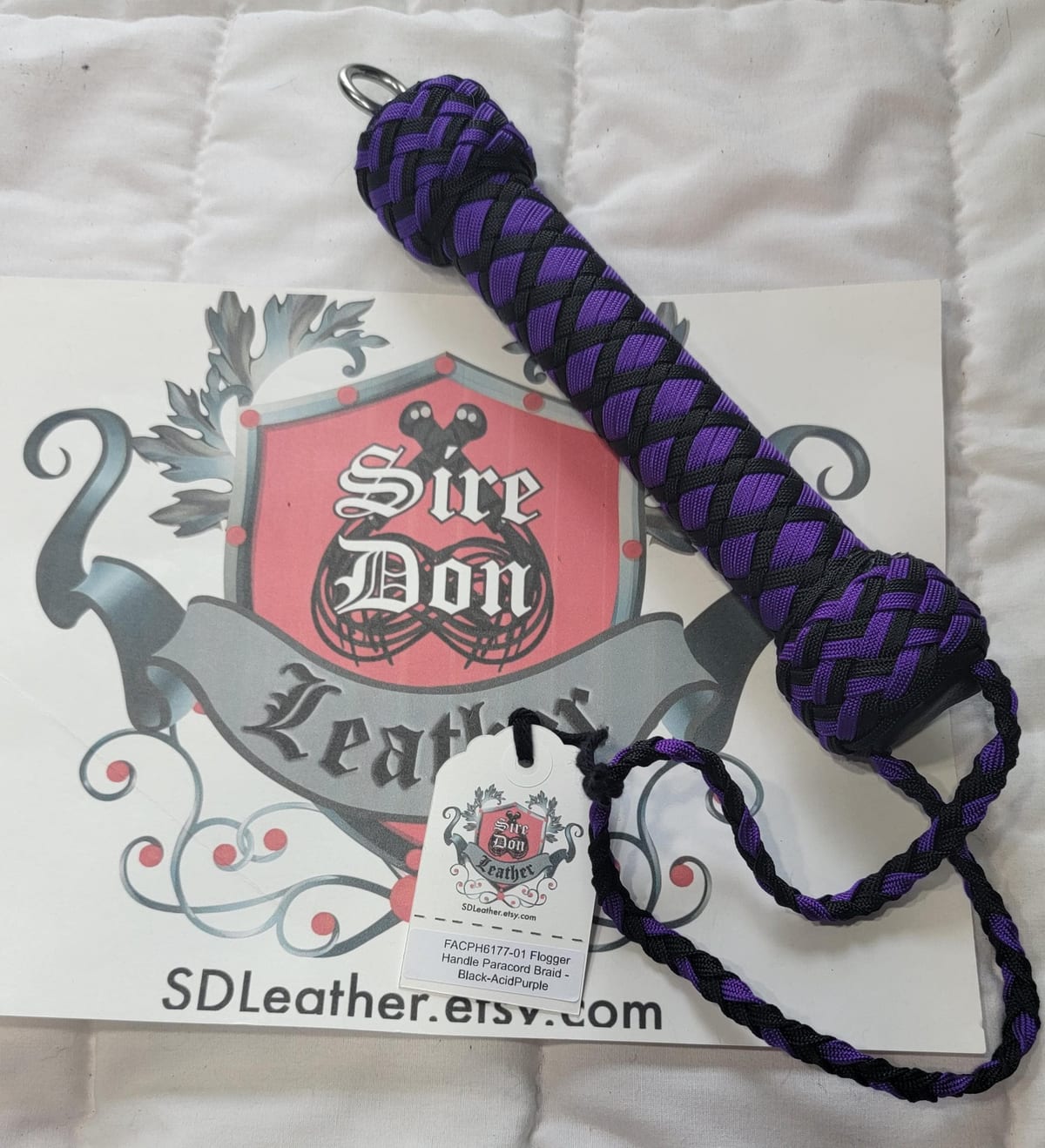 Flogger Handle Paracord Braid - Black-AcidPurple — photograph 1