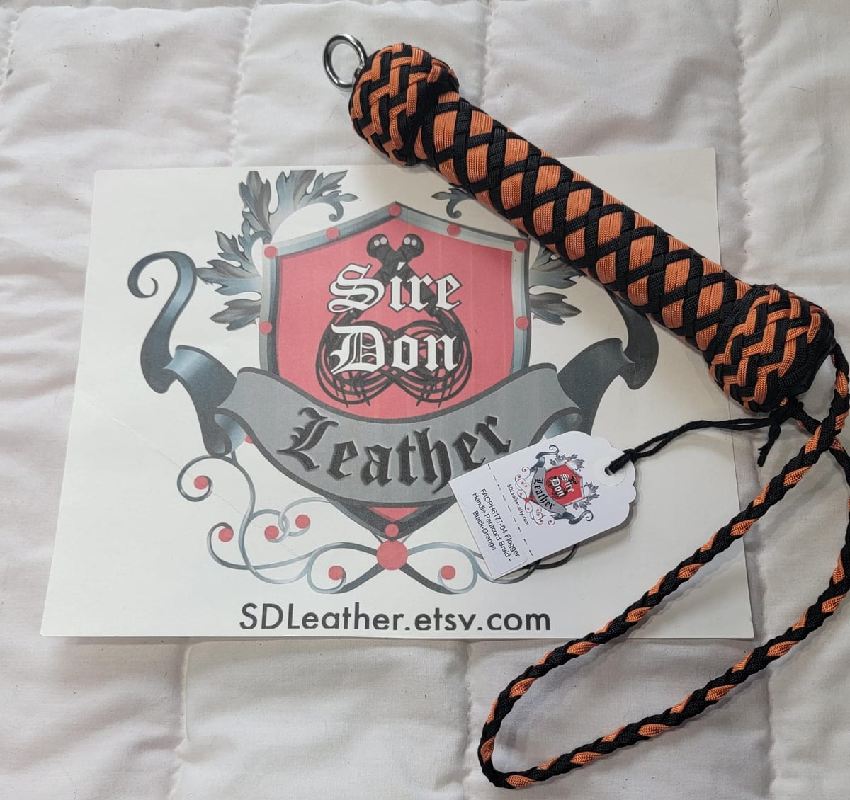 Flogger Handle Paracord Braid - Black-Orange — photograph 1