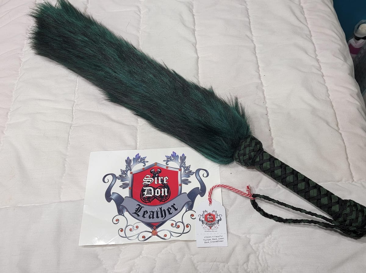 Faux-Fur Thumper, Black_Green, Black_EmeraldGreen — photograph 1