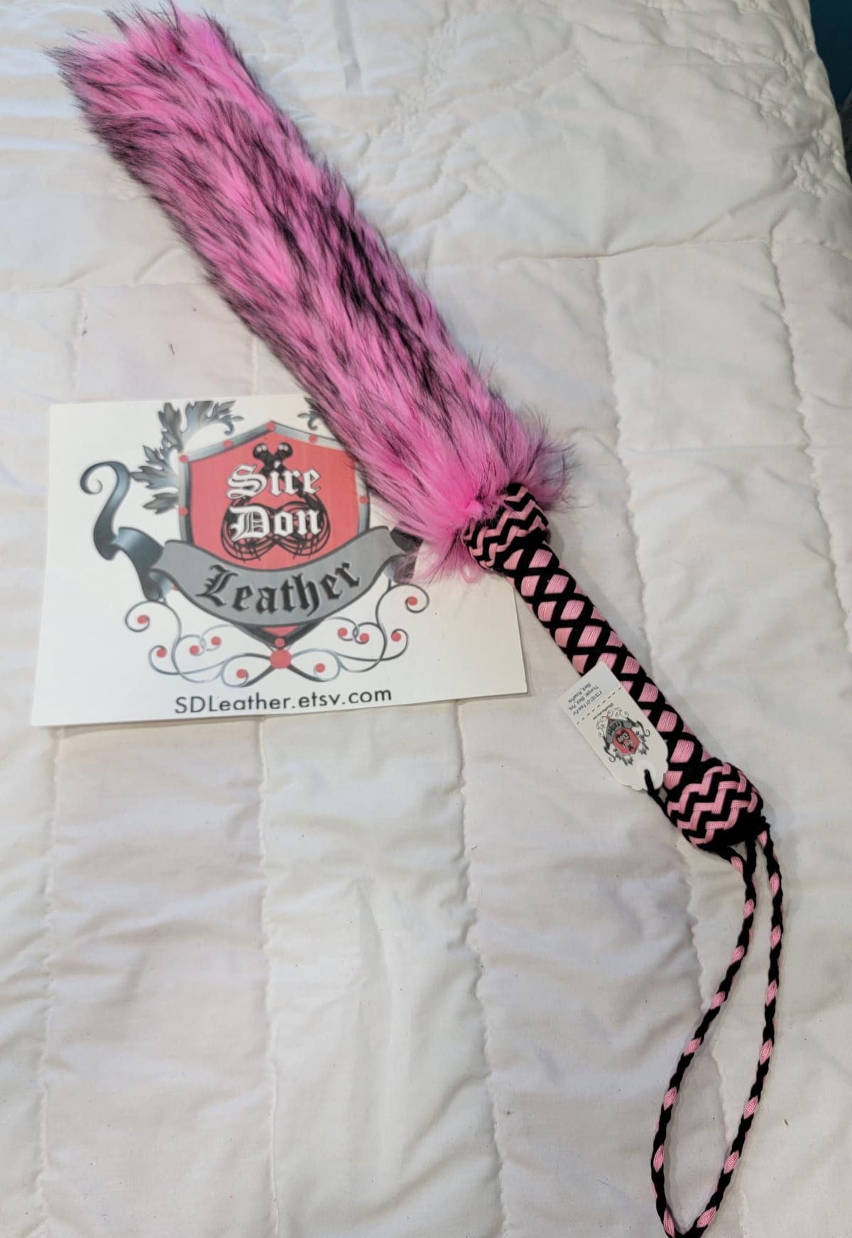 Faux-Fur Thumper, Black_Pink, Black_RosePink — photograph 1