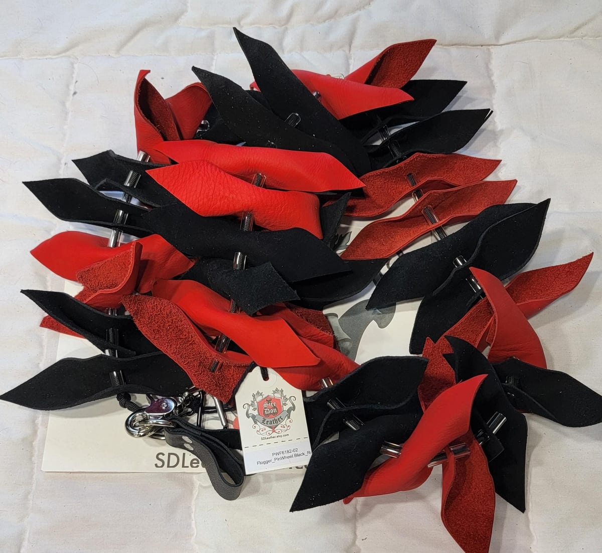 Flogger_PinWheel Black_Red — photograph 1