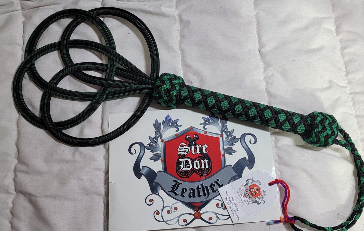 Rug_Beater_Wire_Paracord Black_KellyGreen — photograph 1