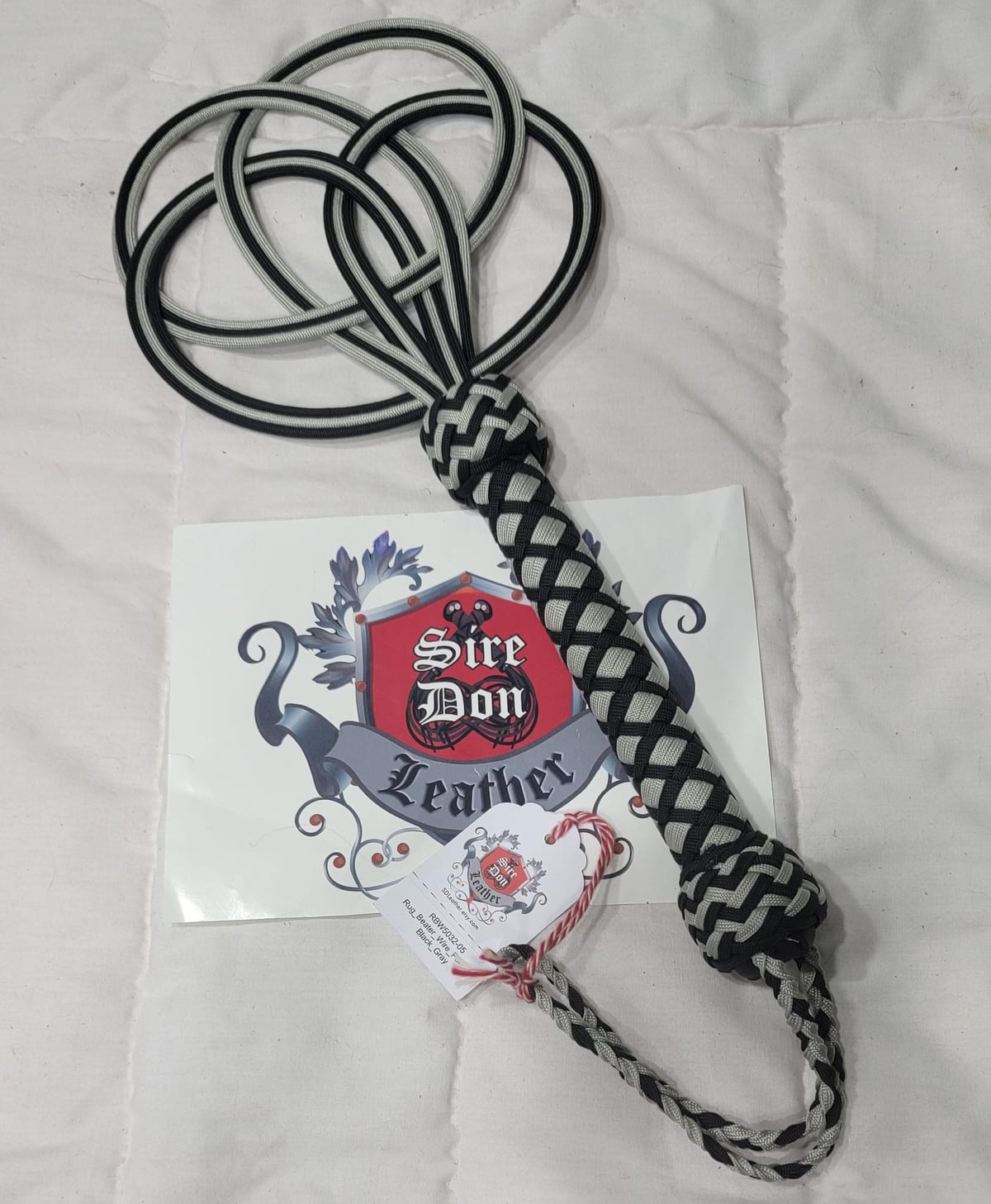 Rug_Beater_Wire_Paracord Black_Gray — photograph 1