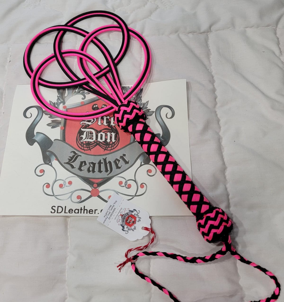 Rug_Beater_Wire_Paracord Black_HotPink — photograph 1